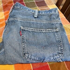 Levi's Classic Blue Jeans with Signature Pocket